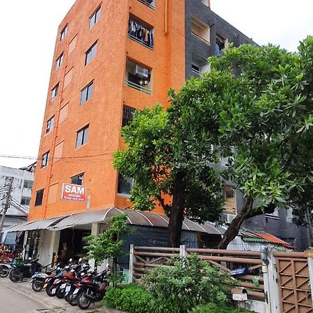 Sam Apartment Бангкок Екстер'єр фото