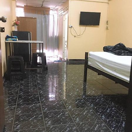 Sam Apartment Бангкок Екстер'єр фото
