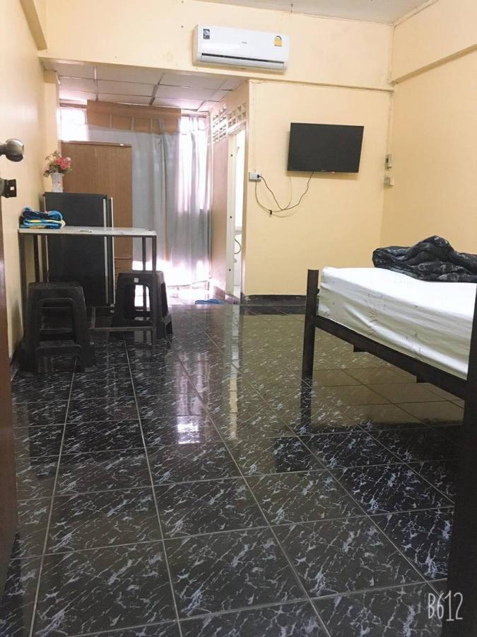 Sam Apartment Бангкок Екстер'єр фото